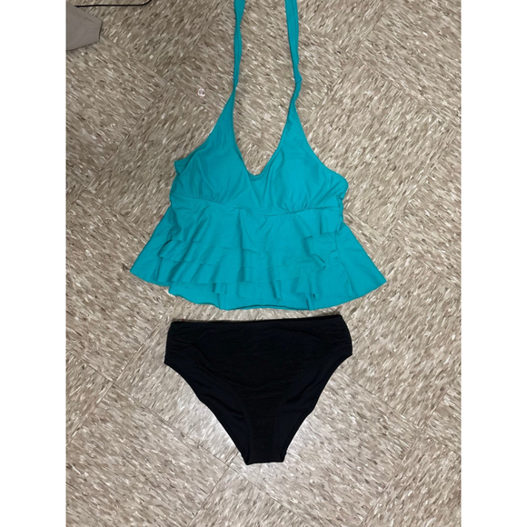 Beachsissi and members mark Bikini - Picture 2 of 6